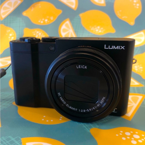 Panasonic Lumix DMC-ZS100 - Picture 1 of 10